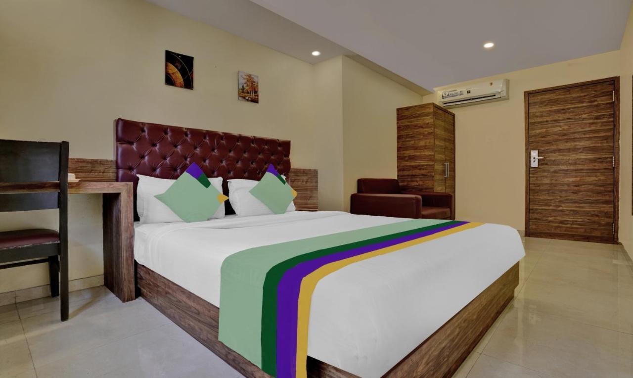 Treebo Trend Elegant Cst Mumbai Exterior photo